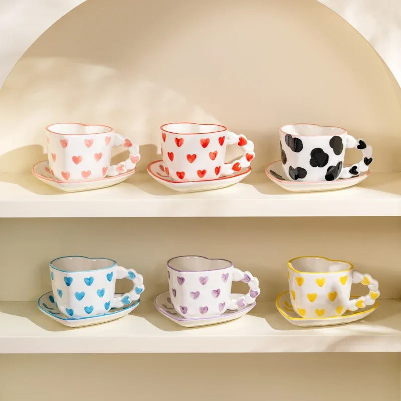 Tazza a Forma di Cuore con Piattino. Tazza in Ceramica Dipinta a Mano per Caffè o Tè