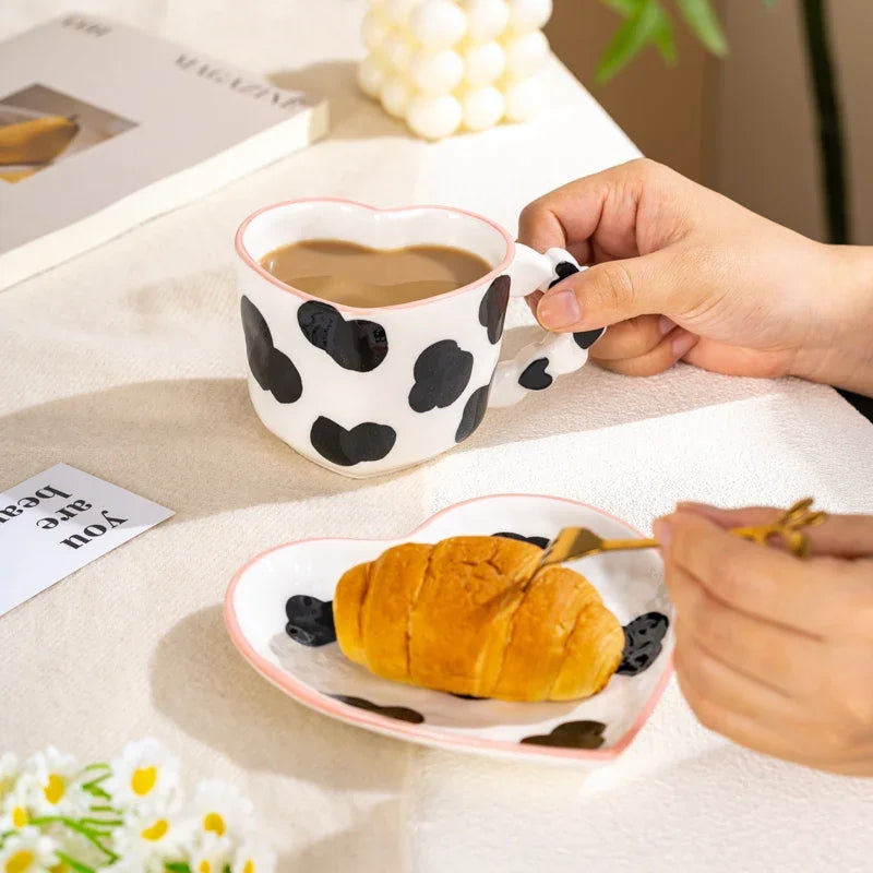 Tazza a Forma di Cuore con Piattino. Tazza in Ceramica Dipinta a Mano per Caffè o Tè