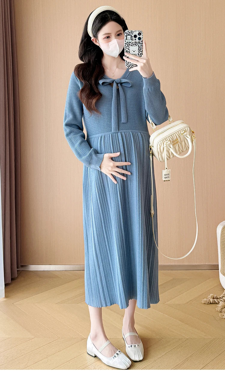 Vestito Premaman Maglia Autunno/Inverno. Eleganza Romantica con Colletto Fiocco e Taglio Plissé